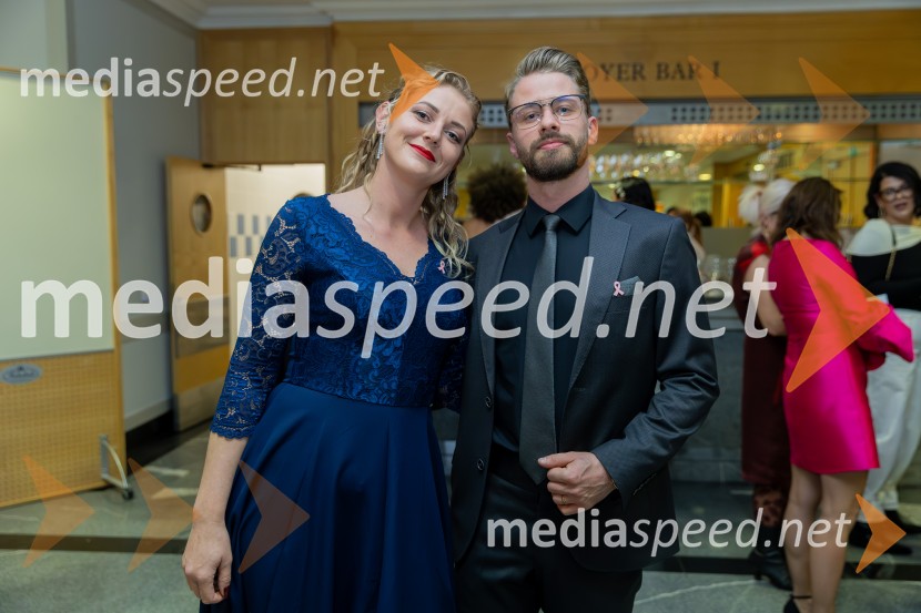 Roza oktober in moška moda, humanitarn modna revija