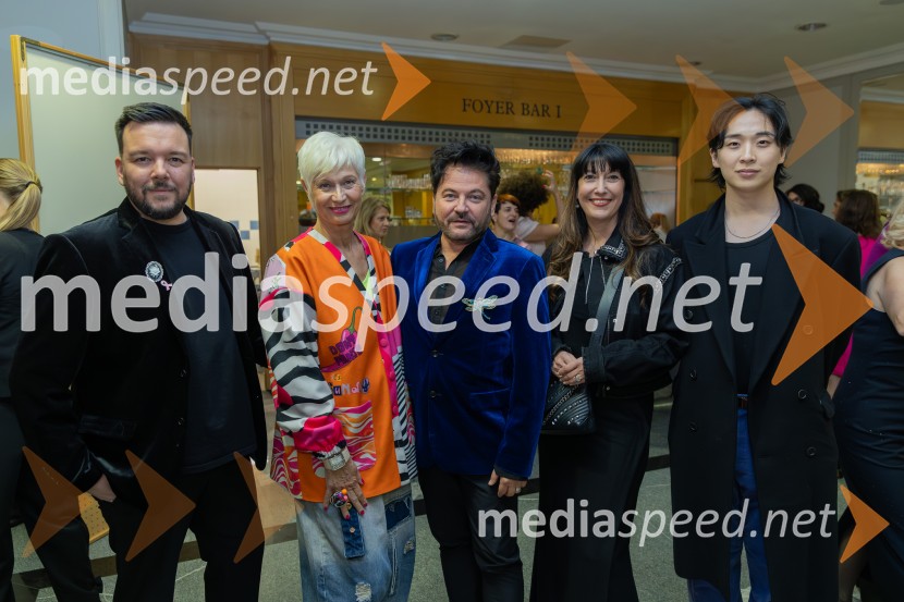  Denis Bende Živčec, novinar, Večer;  Barbra Drnač, novinarka, plesalka, koreografinja in televizijska voditeljica;  ... ;  ... ;  ... Roza oktober in moška moda, humanitarn modna revija