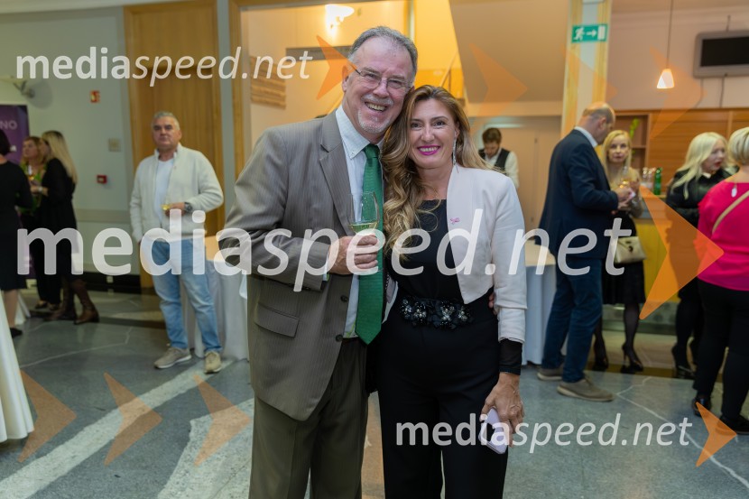 Roza oktober in moška moda, humanitarn modna revija