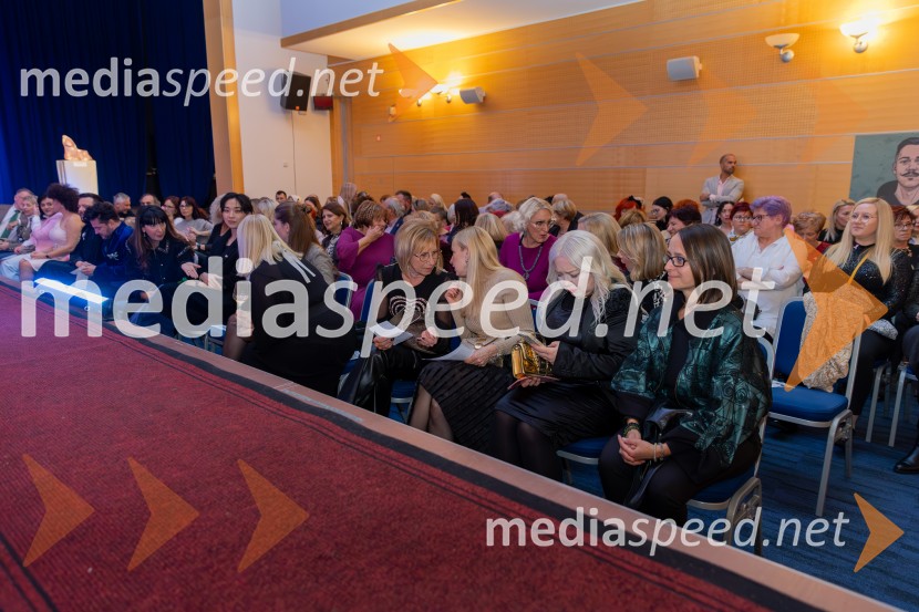 Roza oktober in moška moda, humanitarn modna revija