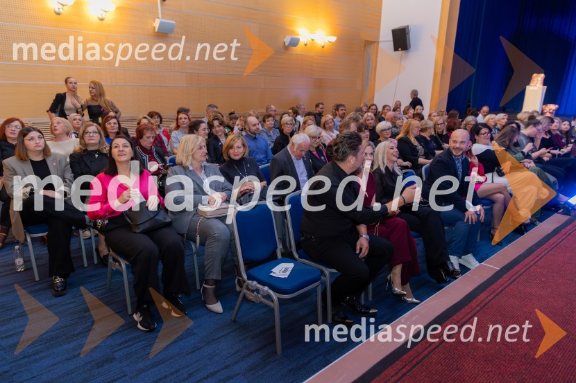 Roza oktober in moška moda, humanitarn modna revija