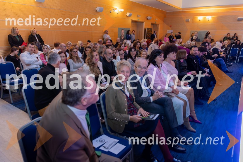 Roza oktober in moška moda, humanitarn modna revija