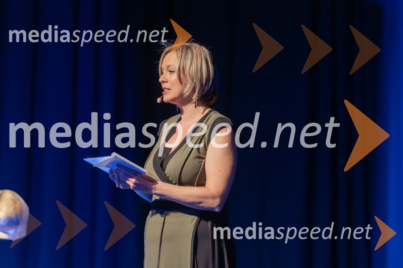 Roza oktober in moška moda, humanitarn modna revija