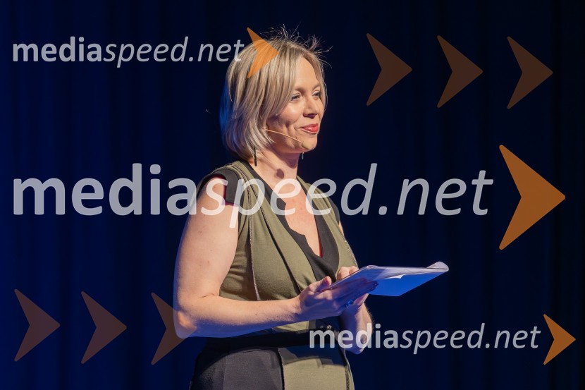 Roza oktober in moška moda, humanitarn modna revija