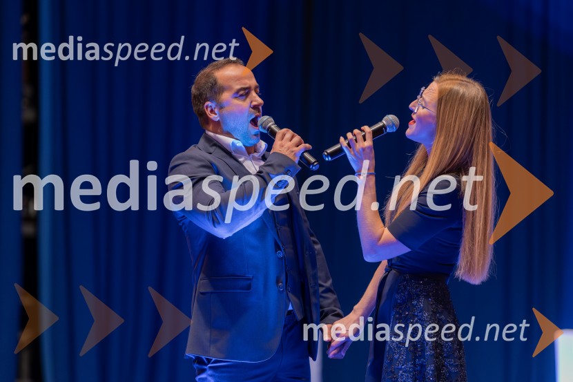 Roza oktober in moška moda, humanitarn modna revija