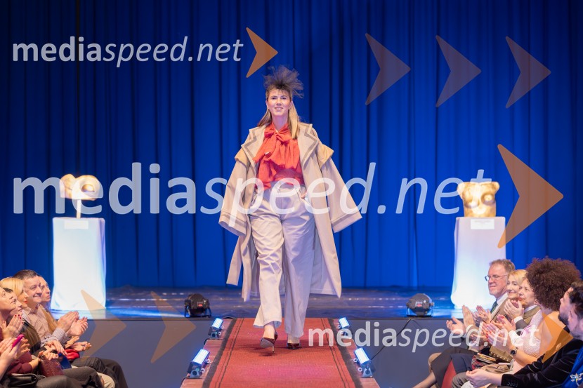 Roza oktober in moška moda, humanitarn modna revija