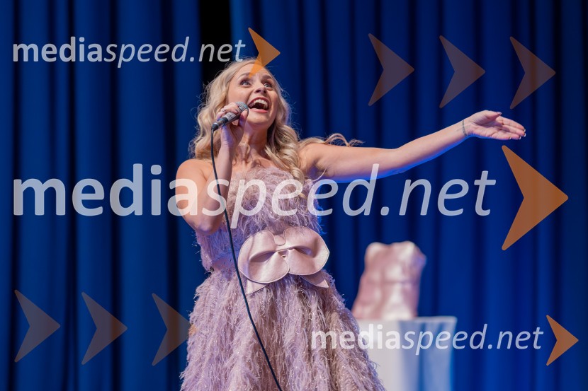 Roza oktober in moška moda, humanitarn modna revija