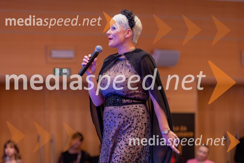 Roza oktober in moška moda, humanitarn modna revija