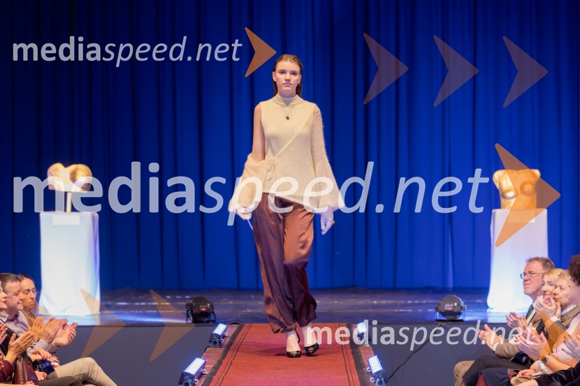 Roza oktober in moška moda, humanitarn modna revija