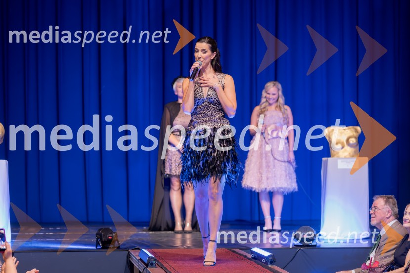 Roza oktober in moška moda, humanitarn modna revija