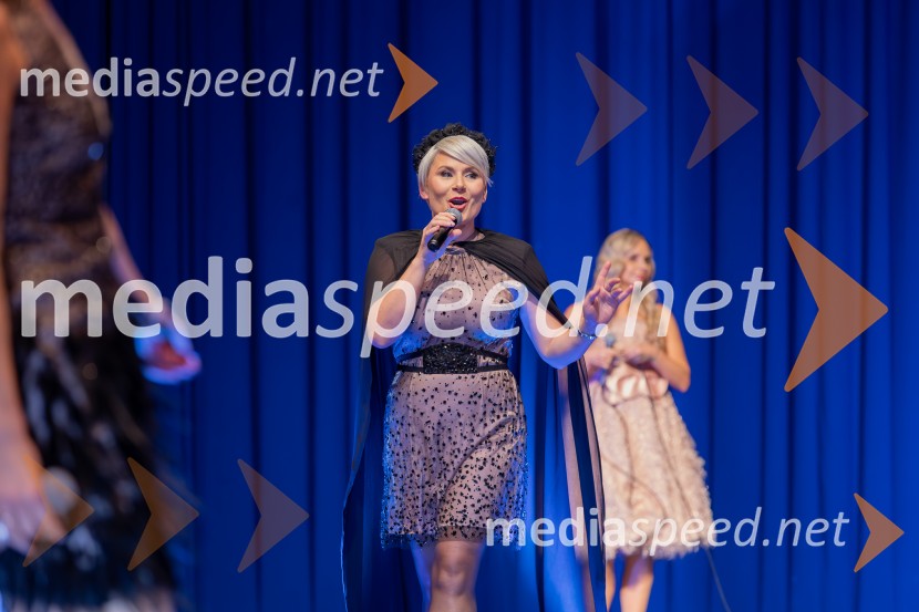 Roza oktober in moška moda, humanitarn modna revija