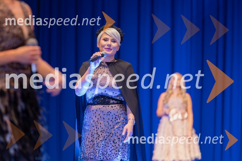 Roza oktober in moška moda, humanitarn modna revija