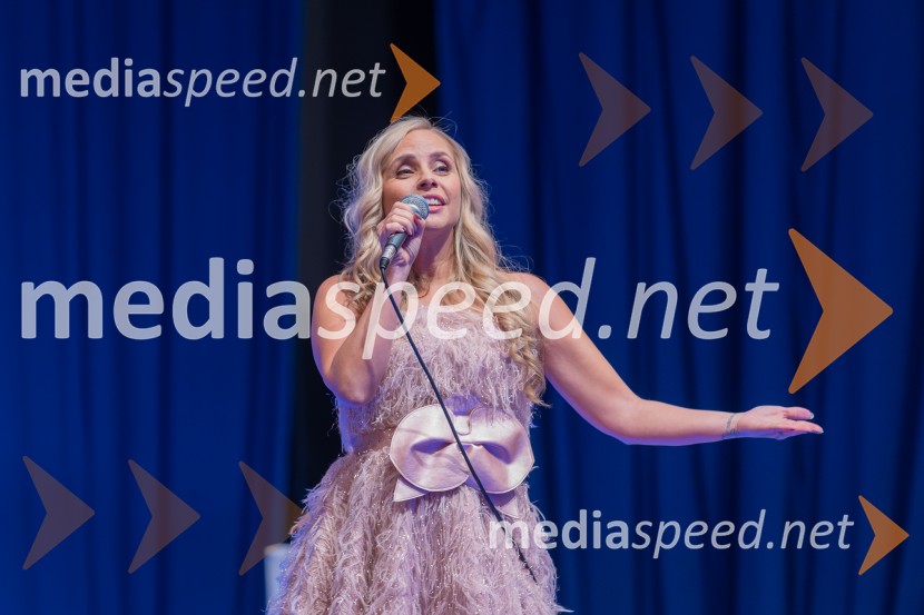 Roza oktober in moška moda, humanitarn modna revija