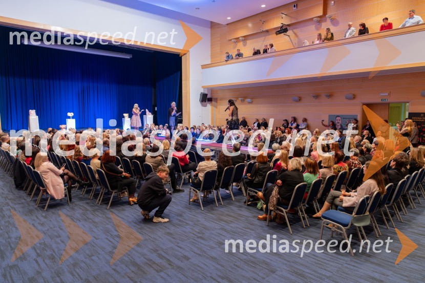 Roza oktober in moška moda, humanitarn modna revija