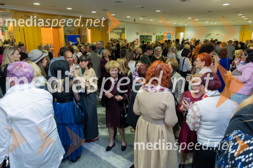 Roza oktober in moška moda, humanitarn modna revija