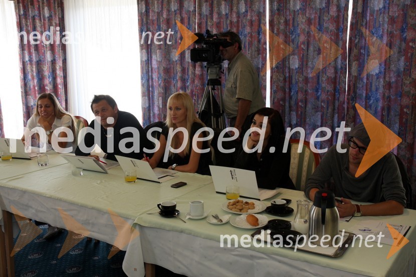 Člani strokovne žirije izbora za Miss Slovenije: Mihaela Margan - Miša, novinarka, Damir Osredečki, direktor agencije Epa ideja in lastnik licence za Miss Slovenije, Eva Repič, vodja projekta Miss Slovenije, Sanja Grohar, pevka, manekenka in Miss Slovenije 2005 ter Aljoša Krošlin Grlj, modni urednik revije Mens HealthIzbor za Miss Slovenije 2009 EKSKLUZIVNO