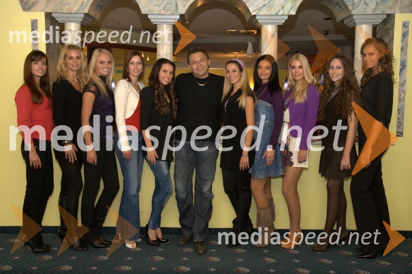 Finalistke izbora za Miss Slovenije in Damir Osredečki, direktor agencije Epa ideja, lastnik licence za Miss Slovenije in član strokovne žirije izbora za Miss SlovenijeIzbor za Miss Slovenije 2009 EKSKLUZIVNO