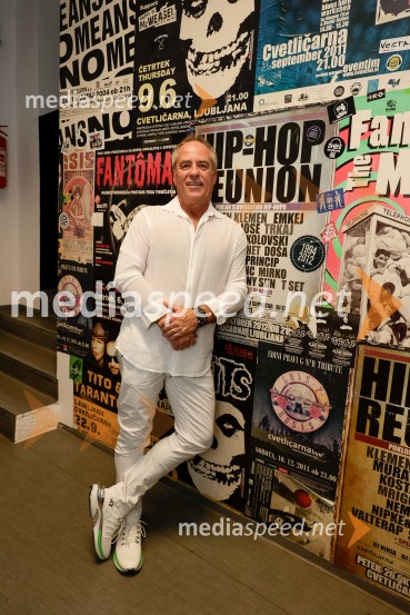 VIli Resnik s prijatelji - 30 let glasbene kariere