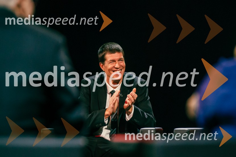  Goran Vojnović, pisatelj, kolumnist, režiserNa žaru z Ladom Bizovičarjem, Magnifico