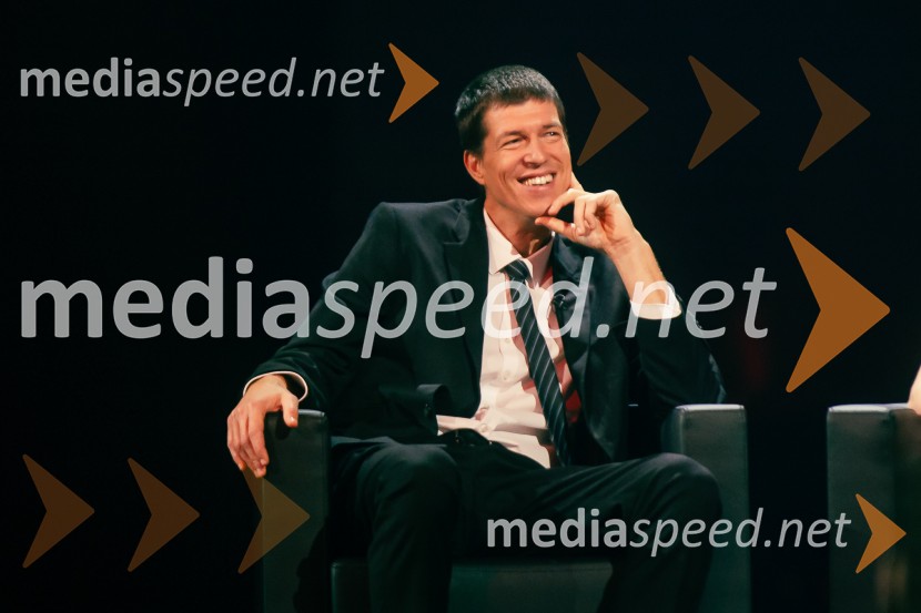  Goran Vojnović, pisatelj, kolumnist, režiserNa žaru z Ladom Bizovičarjem, Magnifico