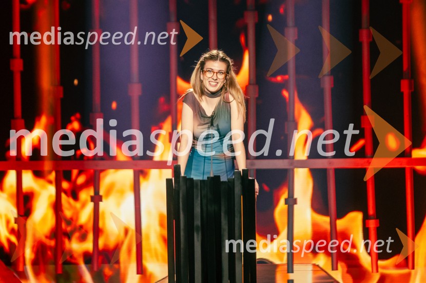  Mila Peršin, igralkaNa žaru z Ladom Bizovičarjem, Magnifico