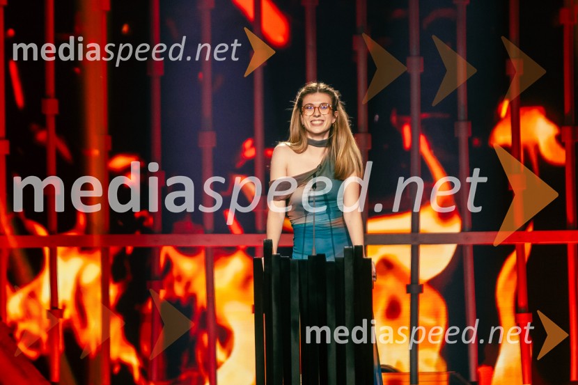  Mila Peršin, igralkaNa žaru z Ladom Bizovičarjem, Magnifico