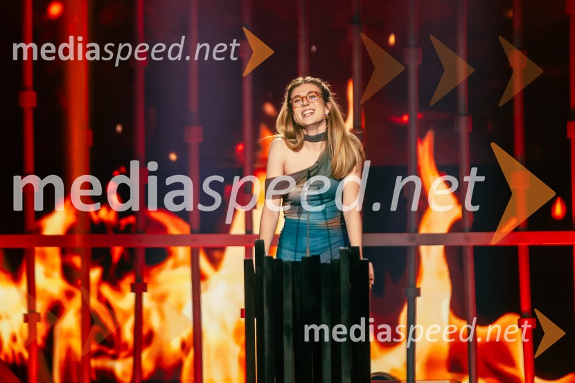  Mila Peršin, igralkaNa žaru z Ladom Bizovičarjem, Magnifico