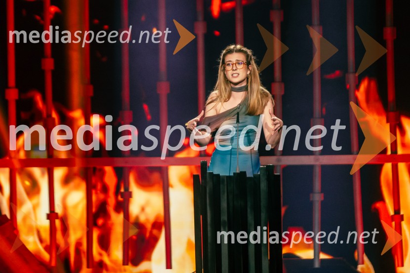  Mila Peršin, igralkaNa žaru z Ladom Bizovičarjem, Magnifico