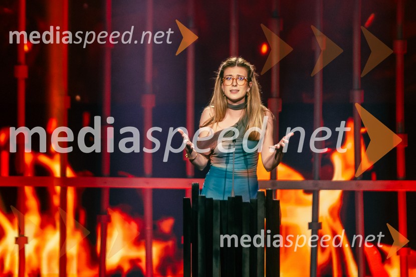  Mila Peršin, igralkaNa žaru z Ladom Bizovičarjem, Magnifico