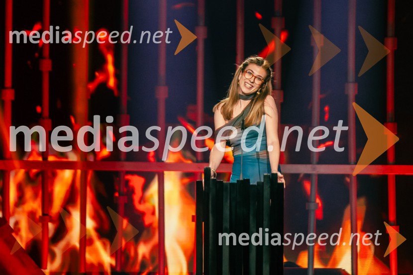  Mila Peršin, igralkaNa žaru z Ladom Bizovičarjem, Magnifico