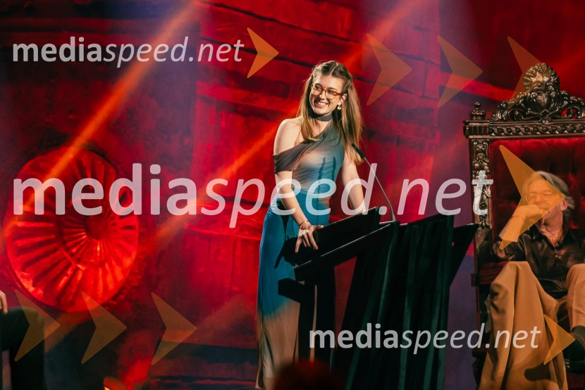  Mila Peršin, igralka;  Robert Pešut - Magnifico, glasbenikNa žaru z Ladom Bizovičarjem, Magnifico