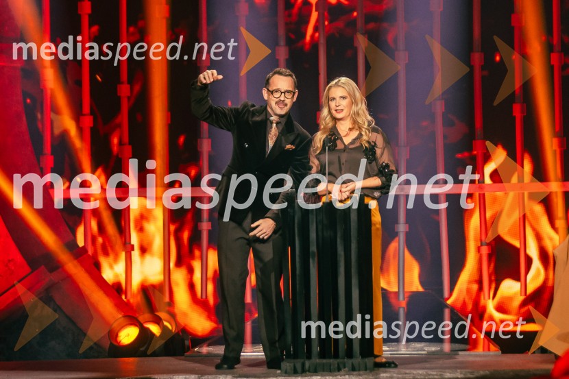  Jože Robežnik,  televizijski voditelj;  Bernarda Žarn, voditeljicaNa žaru z Ladom Bizovičarjem, Magnifico