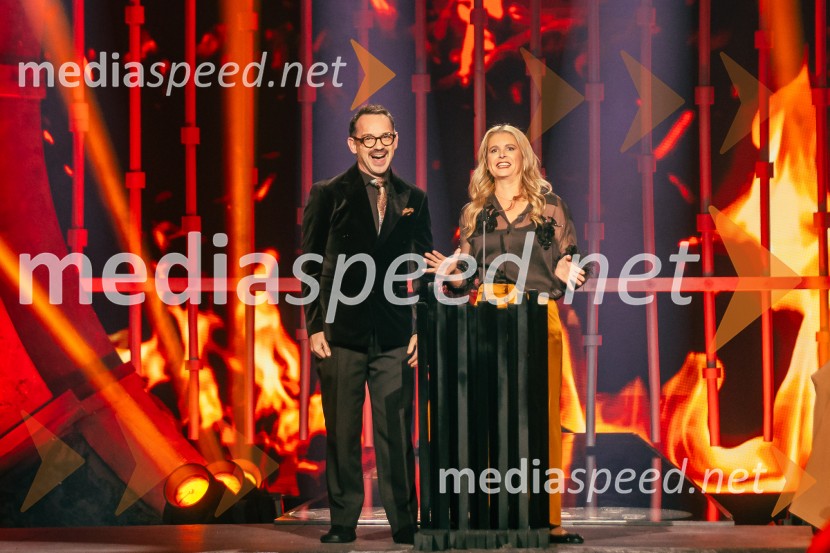  Jože Robežnik,  televizijski voditelj;  Bernarda Žarn, voditeljicaNa žaru z Ladom Bizovičarjem, Magnifico