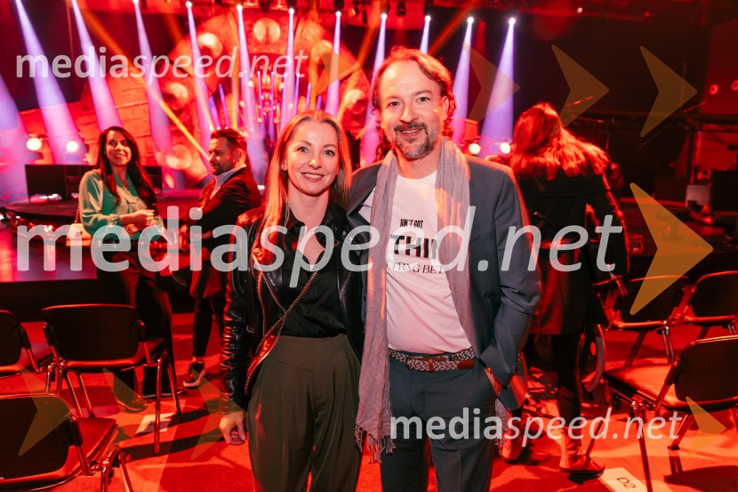  ... ;  Aleksandar Pešut, Schatzi, glasbeni producentNa žaru z Ladom Bizovičarjem, Magnifico