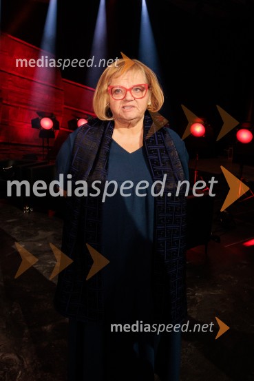  Desa Muck, voditeljica, pisateljicaNa žaru z Ladom Bizovičarjem, Magnifico