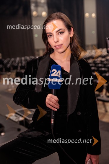   Anastasija Jović , novinarka, POP TVNa žaru z Ladom Bizovičarjem, Magnifico