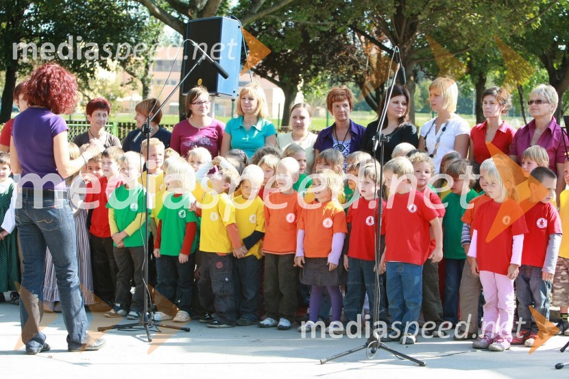 Otroci vrtca Manka Golarja Gornja RadgonaEnergetsko varčen vrtec Manka Golarja Gornja Radgona, novinarska konferenca in odprtje prenovljenega vrtca