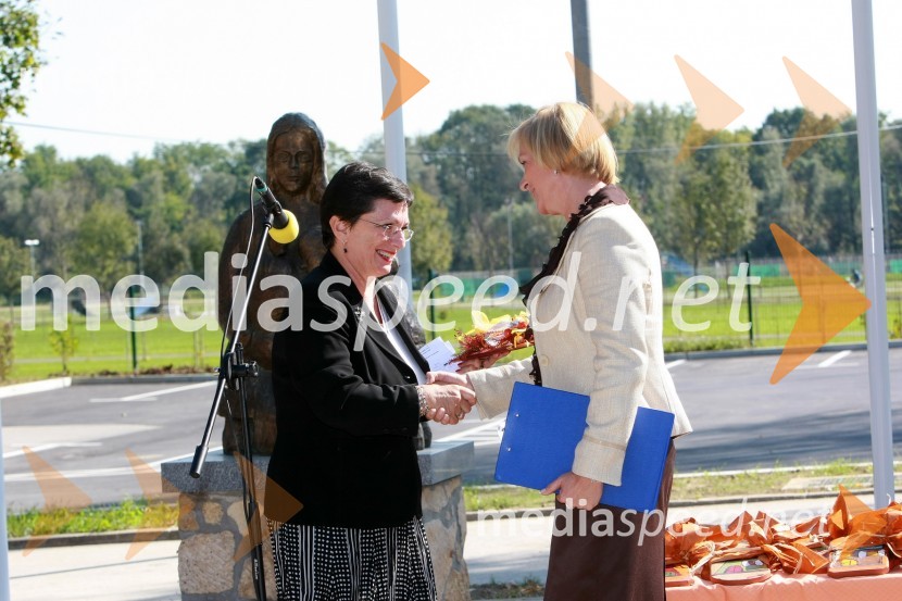 Božena Bratuž, predsednica Skupnosti vrtcev Slovenije in Breda Forjanič, ravnateljica vrtca Manka Golarja Gornja RadgonaEnergetsko varčen vrtec Manka Golarja Gornja Radgona, novinarska konferenca in odprtje prenovljenega vrtca