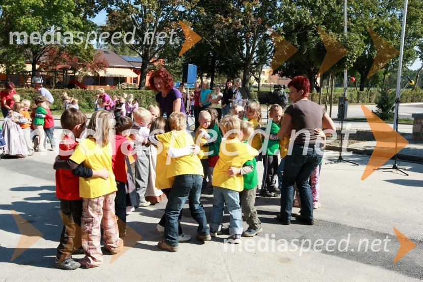 Otroci vrtca Manka Golarja Gornja RadgonaEnergetsko varčen vrtec Manka Golarja Gornja Radgona, novinarska konferenca in odprtje prenovljenega vrtca