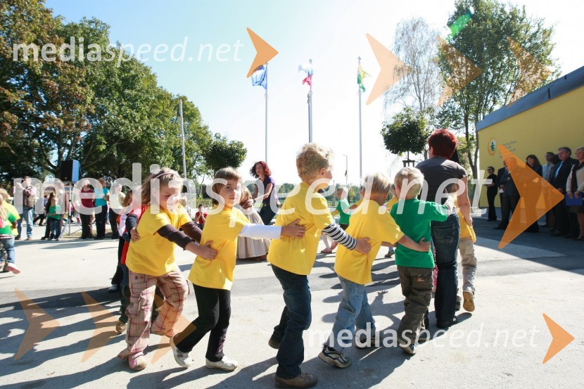 Otroci vrtca Manka Golarja Gornja RadgonaEnergetsko varčen vrtec Manka Golarja Gornja Radgona, novinarska konferenca in odprtje prenovljenega vrtca