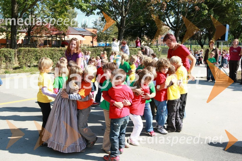 Otroci vrtca Manka Golarja Gornja RadgonaEnergetsko varčen vrtec Manka Golarja Gornja Radgona, novinarska konferenca in odprtje prenovljenega vrtca