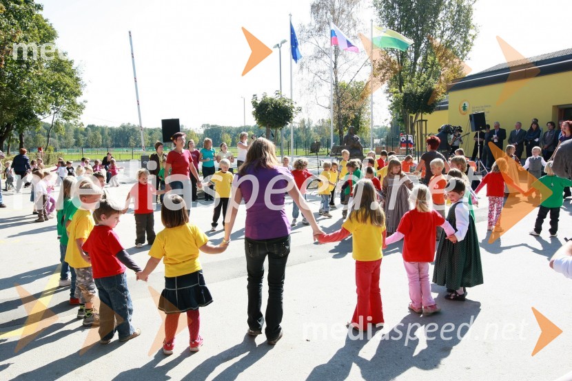 Otroci vrtca Manka Golarja Gornja RadgonaEnergetsko varčen vrtec Manka Golarja Gornja Radgona, novinarska konferenca in odprtje prenovljenega vrtca