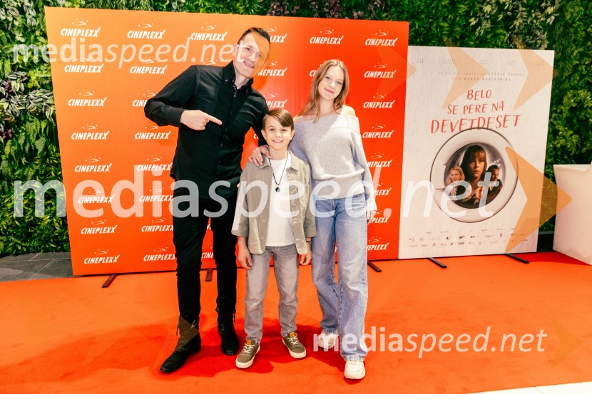  Simon Vadnjal, novinar in glasbenik;  Jaka  Mehle, igralec;  Mei Rabič, igralkaBelo se pere na 90, premiera filma v Cineplexxu