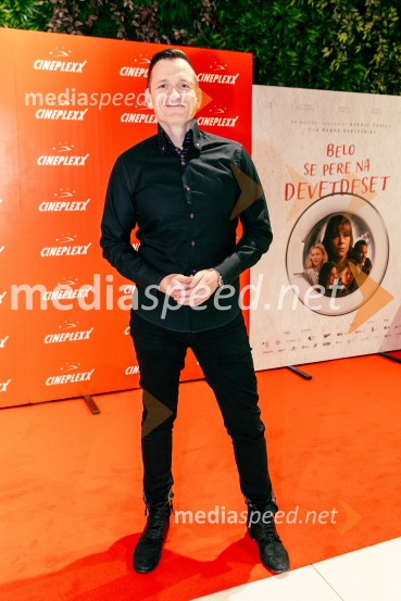  Simon Vadnjal, novinar in glasbenikBelo se pere na 90, premiera filma v Cineplexxu