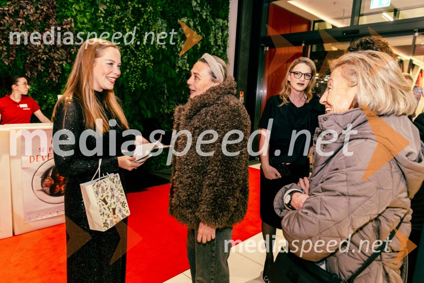  Lea Cok, igralkaBelo se pere na 90, premiera filma v Cineplexxu