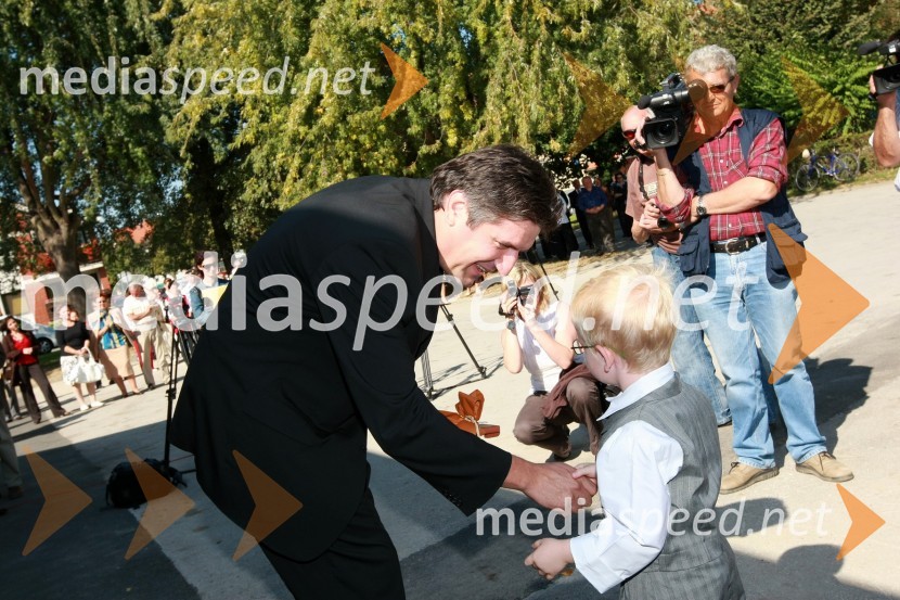 ... in otrok iz vrtca Manka Golarja Gornja RadgonaEnergetsko varčen vrtec Manka Golarja Gornja Radgona, novinarska konferenca in odprtje prenovljenega vrtca