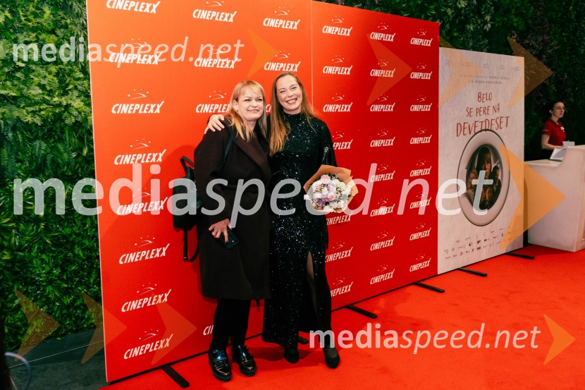  ... ;  Lea Cok, igralkaBelo se pere na 90, premiera filma v Cineplexxu