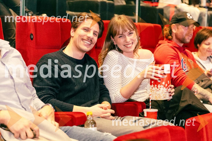  Marko Subotic;  Melani Mekicar, radijska in televizijska voditeljicaBelo se pere na 90, premiera filma v Cineplexxu