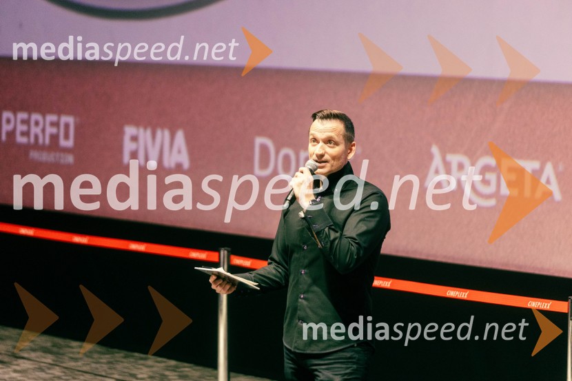  Simon Vadnjal, novinar in glasbenikBelo se pere na 90, premiera filma v Cineplexxu