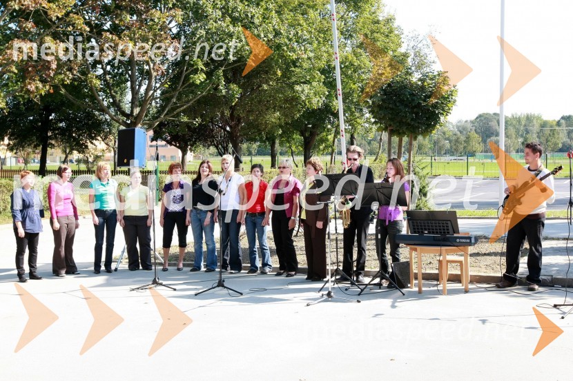 Pevski zbor delavcev vrtca Manka Golarja Gornja RadgonaEnergetsko varčen vrtec Manka Golarja Gornja Radgona, novinarska konferenca in odprtje prenovljenega vrtca